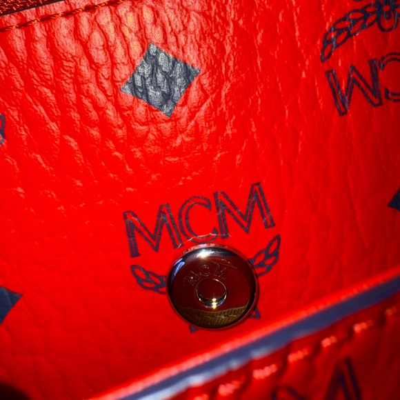 BRAND NEW WITH TAGS MCM CANDY RED MEDIUM CROSSBODY - Picture 3 of 16